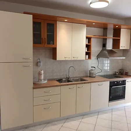 Leona Apartment-perfect For Four Apartman Split
