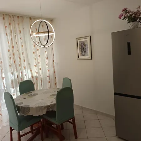 Leona Apartment-perfect For Four Apartman *