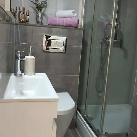 Leona Apartment-perfect For Four 아파트 *