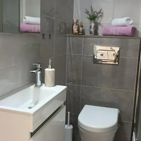 Leona Apartment-perfect For Four *