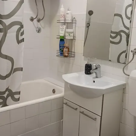 Leona Apartment-perfect For Four