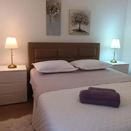 Leona Apartment-perfect For Four