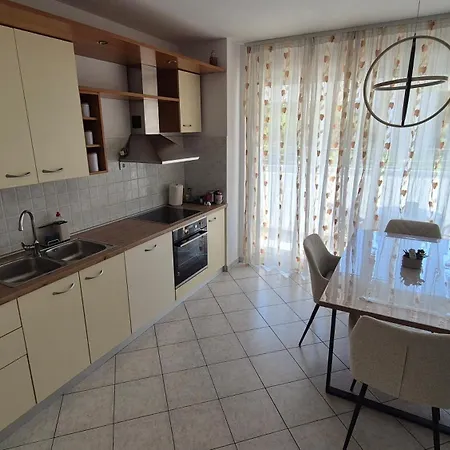 Leona Apartment-perfect For Four 斯普利特