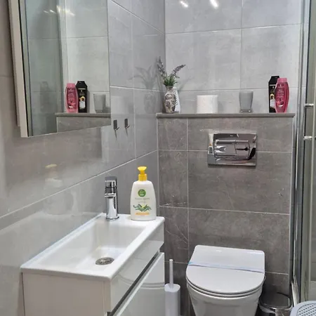 Leona Apartment-perfect For Four Апартаменты *
