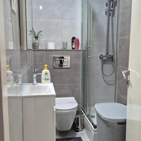 Leona Apartment-perfect For Four *