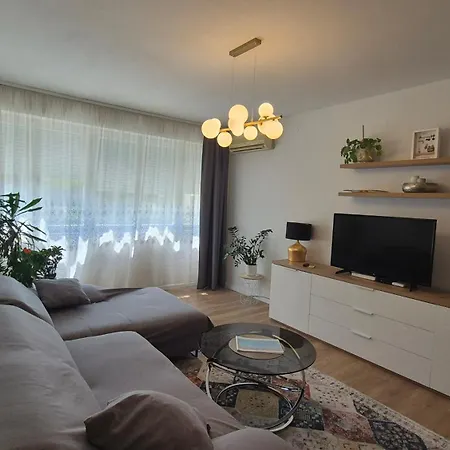 Leona Apartment-perfect For Four شقة *