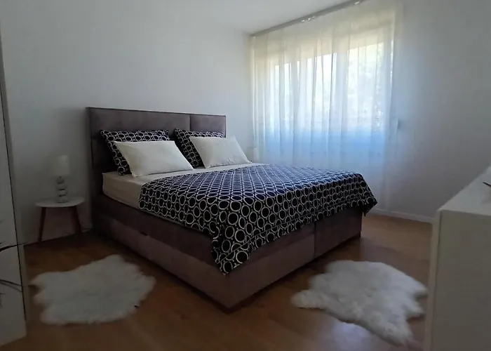 Leona Apartment-perfect For Four Сплит