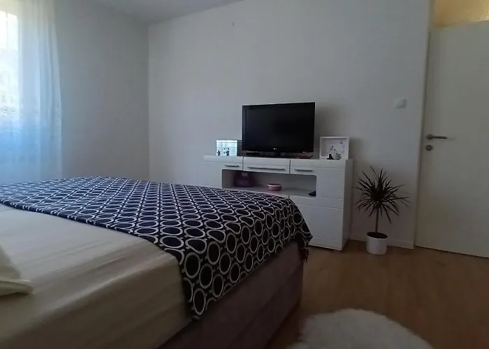 Leona Apartment-perfect For Four Сплит