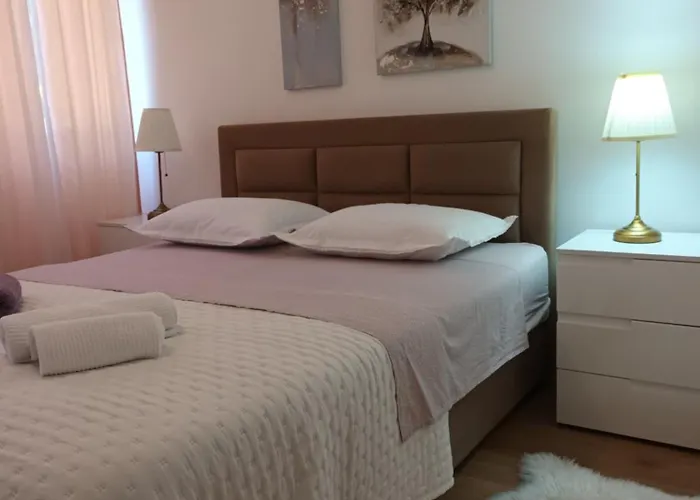 Leona Apartment-perfect For Four Апартаменты