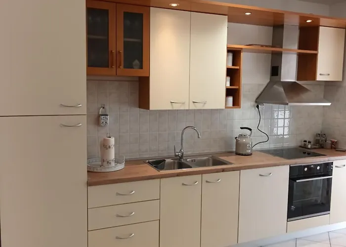 Leona Apartment-perfect For Four Апартаменты Сплит