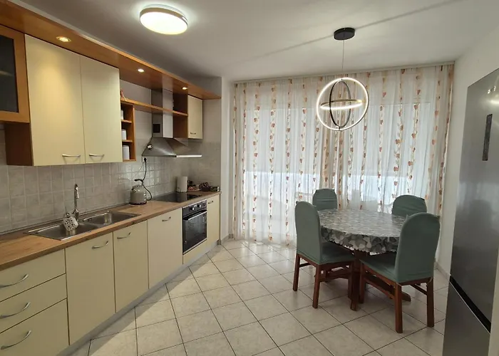 Leona Apartment-perfect For Four Сплит