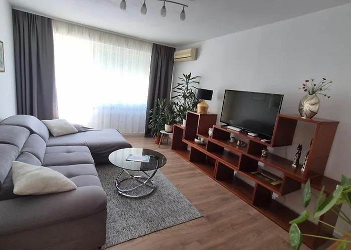 Leona Apartment-perfect For Four Апартаменты Сплит